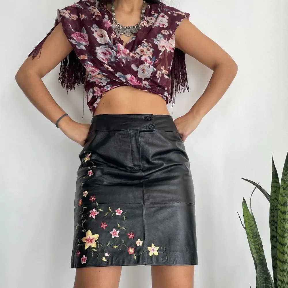 Vintage black genuine leather floral embroidered mini skirt - Picture 3 of 7